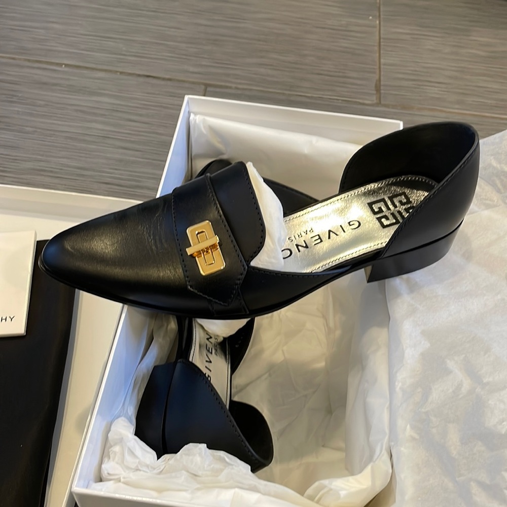Givenchy Eden loafer size 37 new